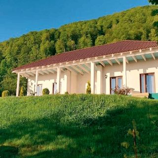 Cristelyn Residence Bran (3)