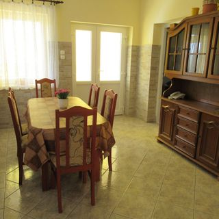 Gitta Apartman Lesenceistvánd (2)