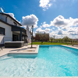 Villa Jasminka s bazenom i whirlpool-om Kastelir (2)