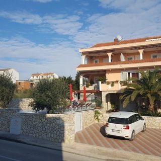 Apartment and Room Cherry Novalja (5)