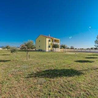 House Jurkin Nin (4)