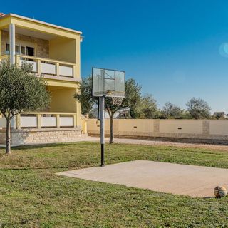 House Jurkin Nin (3)