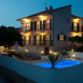 House Mrčela 200m from beach Okrug Gornji (3)