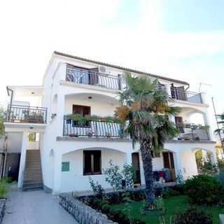 Apartmanok Parkolóhellyel Njivice, Krk - 21859 Njivice (2)