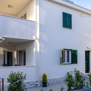 Apartmanok Parkolóhellyel Okrug Gornji, Ciovo - 23151 Okrug Gornji (2)