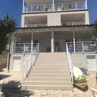 Apartments Neno Karlobag (2)