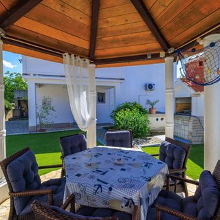 Apartment Pavilion Kampor (4)