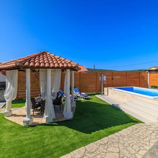 Apartment Pavilion Kampor (3)