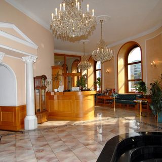 Hotel Opera **** (3)