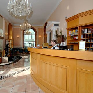 Hotel Opera **** (4)