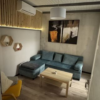 Házikó a város felett Pécs (3)