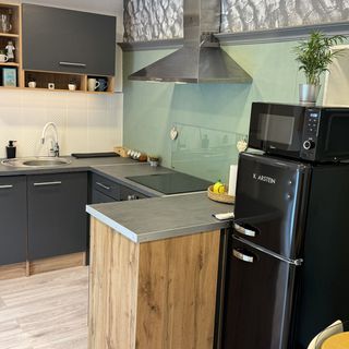 Házikó a város felett Pécs (5)