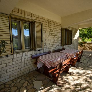 Apartments and Rooms Frane Palit (5)