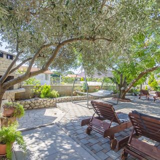 Apartments Lovely Courtyard Vir (5)