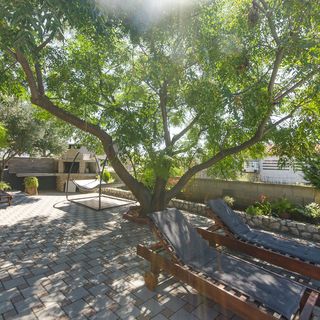 Apartments Lovely Courtyard Vir (4)