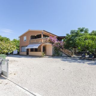 Apartments Lovely Courtyard Vir (3)