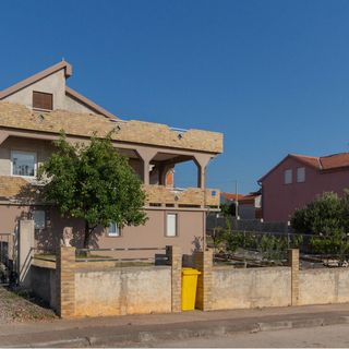 Apartman Gornji Karin - CDI886 (2)