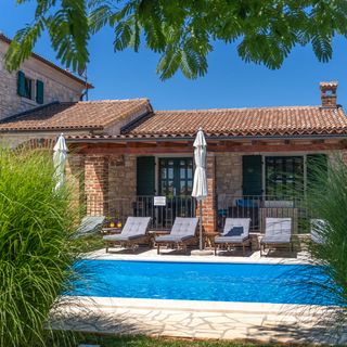 Villa Una u istarskom stilu s bazenom Vizinada (5)