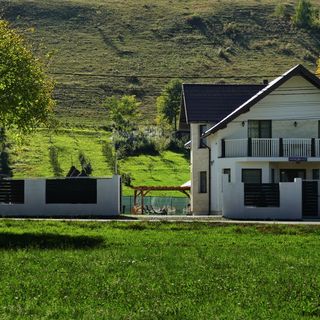 Casa Iura Oncești (3)