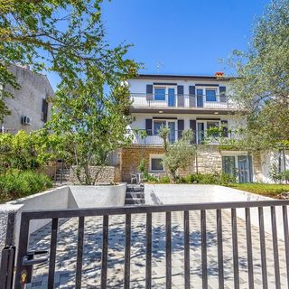 House Victoriatus Banjole (5)