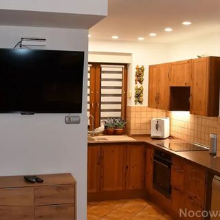 Domek na brzegu jeziora (2)