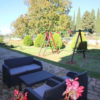 House Castello s velikom okućnicom Kastelir (2)