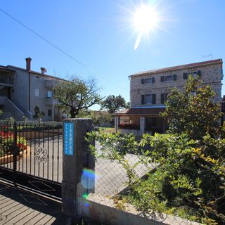 House Castello s velikom okućnicom Kastelir (4)