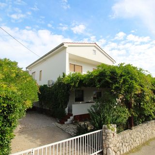 Apartments E. Valic Baska (2)