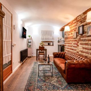 Le Petit Rouge Central Studio Arad (2)