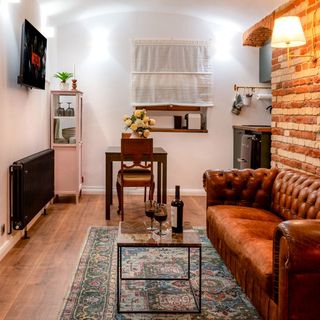 Le Petit Rouge Central Studio Arad (4)