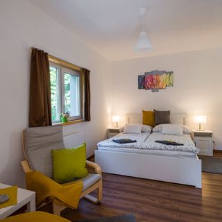 Nevenincs NYARALÓ Balatonfüred (2)