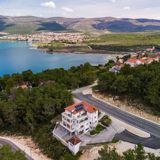 Apartments and Rooms STIPANOVI DVORI Donji Karin (4)