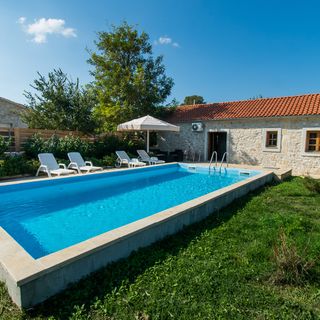 House Stone Curlew 2 Lišane Tinjske (5)