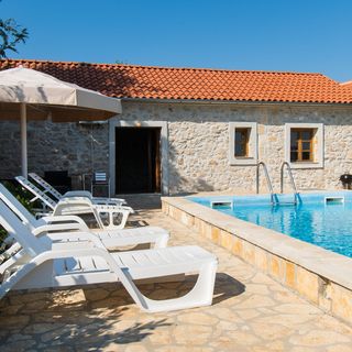 House Stone Curlew 2 Lišane Tinjske (2)