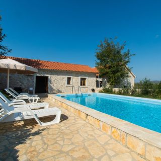 House Stone Curlew 2 Lišane Tinjske (3)