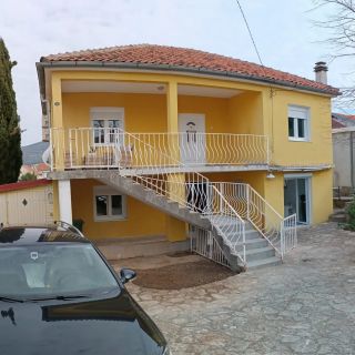 Sunny Apartment Gornji Karin (3)