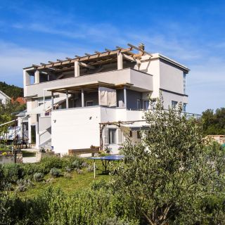 Apartments Maslina Bilice (2)