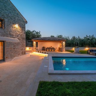 Villa Treori s bazenom Sveti Lovrec (4)