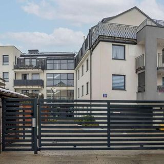 Jasny Apartament z Tarasem i Parkingiem Renters Piaseczno (4)