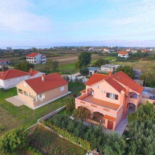 Apartments L.P.M Nin (4)