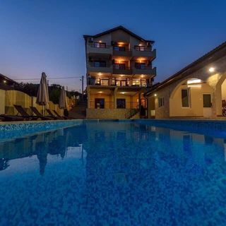 Pensiunea Alex&Restaurant Eșelnița (2)