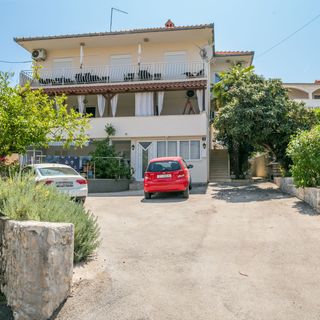 Apartmanok Parkolóhellyel Okrug Gornji, Ciovo - 23007 Okrug Gornji (4)