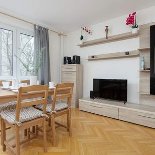 Smolna 10 | Jasny Apartament | Biurko | Warszawa (5)