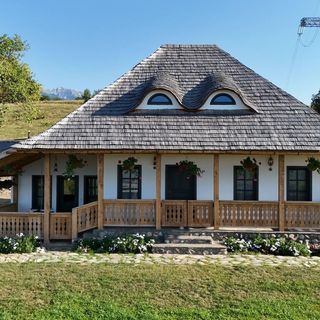 Casuță tradițională cu ciubăr, sauna - Casa de la Nuci Bran (3)