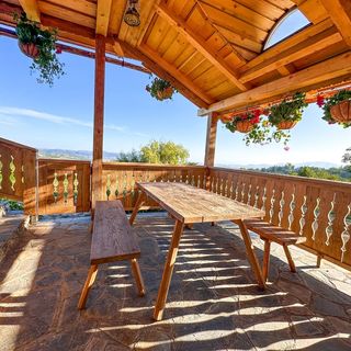 Casuță tradițională cu ciubăr, sauna - Casa de la Nuci Bran (4)