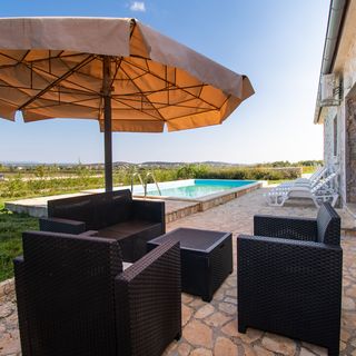 House Stone Curlew 3 Lišane Tinjske (5)