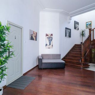 Downtown Central University Apartament București (4)