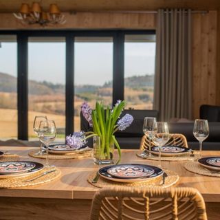 W Sercu Kotliny - luksusowe wille 8 osobowe z balią opalaną drewnem i widokiem na góry Marcinów (3)