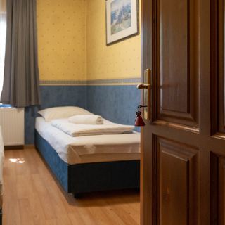 Vino Étterem és Panzió Izsák (2)