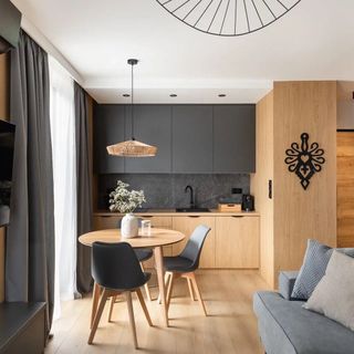 Cyrhla Apartamenty-Apartament B7 z balkonem i widokiem na góry (4)